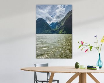 The Mountains of Milford Sound, Nouvelle-Zélande - Front View