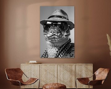 Stijlvolle slang met hoed en zonnebril, monochroom van Poster Art Shop