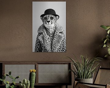 Portret van een jachtluipaard in stijlvolle mode met juwelen van Felix Brönnimann