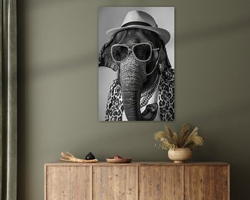 Olifant met zonnebril en hoed in modieuze pose van Poster Art Shop
