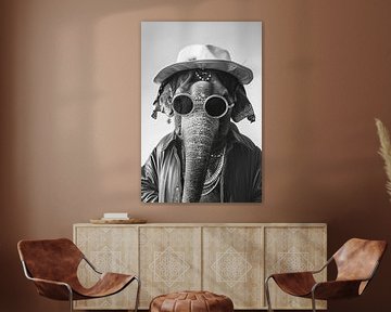 Stijlvol olifantenportret met zonnebril en hoed van Felix Brönnimann
