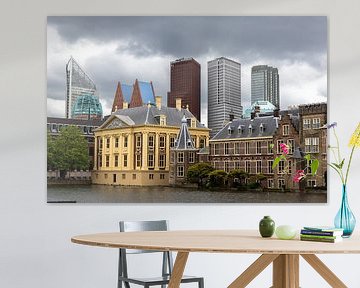 Skyline van Den Haag tegen een stormachtige lucht van Piet Hein Schuijff