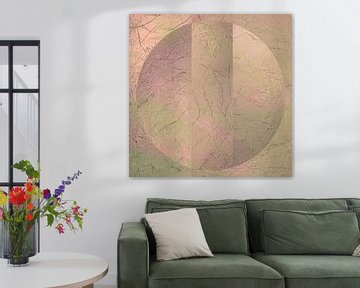 Modern Abstract in minimalisme. Roze en beige. van Alie Ekkelenkamp