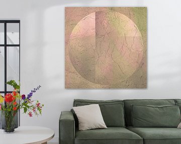 Modern Abstract in minimalisme. Beige en roze. van Alie Ekkelenkamp