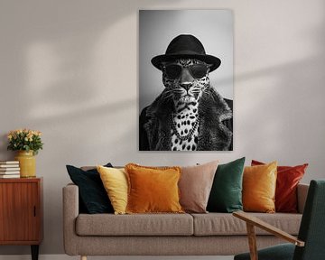 Stijlvol portret van een luipaard met hoed en zonnebril van Poster Art Shop