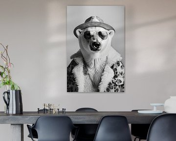 IJsbeer met zonnebril en juwelen van Poster Art Shop