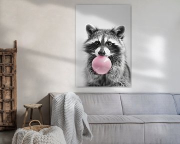 Wasbeer blaast een roze kauwgomballon op van Felix Brönnimann