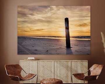 Noordzeestrand bij een zonsondergang van eric van der eijk