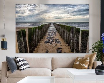 Wellenbrecher am Strand der Zeeland-Küste in der Nähe von Dishoek