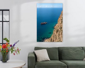 Kliffen en eiland aan de Middellandse Zeekust van Adriana Mueller