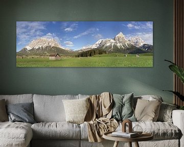 Alpenpanorama in Lermoos met de Zugspitze en Sonnenspitze van Michael Valjak