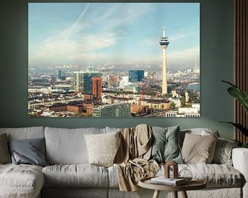 Luchtfoto van Düsseldorf Rijntoren en Mediahaven van Dirk Wüstenhagen