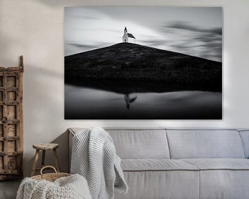 Witte kerkje op de heuvel in zwart wit by Joey Hohage