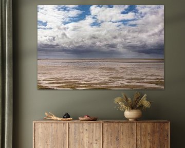 Uitzicht over de Waddenzee met imposante wolken van Lisette Rijkers
