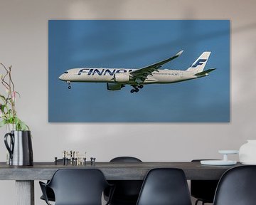 Finnair Airbus A350-900 passagiersvliegtuig. van Jaap van den Berg