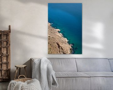 Blaues Mittelmeer und Klippen von Adriana Mueller