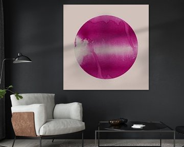 Ikigai. Minimalistische Zen-kunst. Aquarel zon in magenta roze. van Dina Dankers