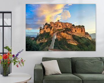 Civita di Bagnoregio, uitzicht bij zonsondergang. van Stefano Orazzini