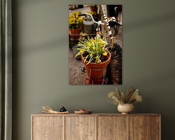 Een fiets met bloemen van Brave Toaster Photos