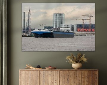 Binnenvaartschip Compromis passeert Amsterdam van scheepskijkerhavenfotografie