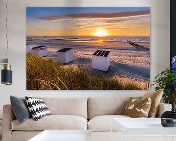 Zonsondergang over de strandhuisjes van Domburg van Danny Bastiaanse