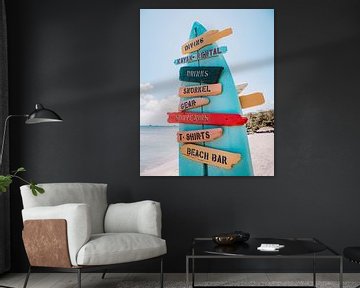 Surfbord met wegwijzers | Sint Eustatius | Reisfoto
