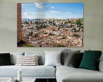 Blick auf das maurische Viertel Albaicin von der Alhambra in Andalusien von Jos van den Berg