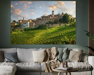Neive dorp skyline en Langhe wijngaarden, Italië van Stefano Orazzini