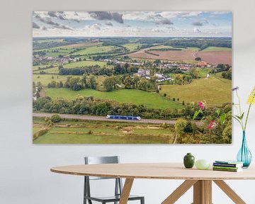 Dronefoto van Arriva trein bij Oud-Valkenburg van John Kreukniet