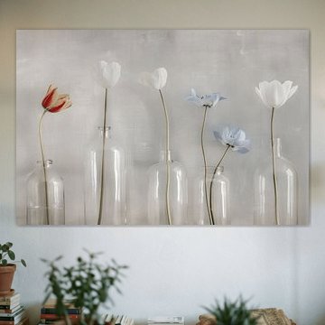 Stilleben mit Blumen im japanischen Stil von Japandi Art Studio