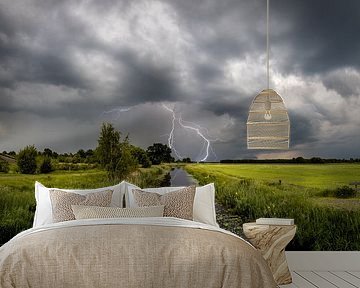 Rollende Wolken und Blitze bei Mill the Swan Vinkel von Cynthia Verbruggen