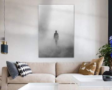 Eenzame wandeling in de mist - Mystieke zwart-wit fotografie van Poster Art Shop