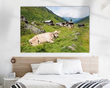 Koeien en boerderijen in de Dischma vallei,  Zwitsers landschap van SusaZoom