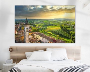 Klokkentoren en panorama van Vinci, de geboorteplaats van Leonardo's. Italië van Stefano Orazzini
