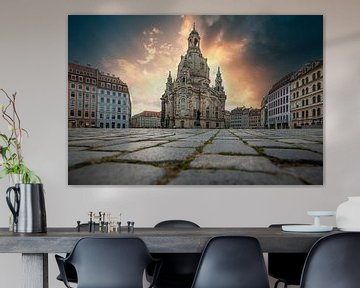 Uitzicht over de Neumarkt naar de Frauenkirche in Dresden van Fotos by Jan Wehnert