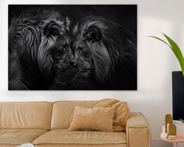 Twee leeuwen in een donkere omgeving van De Muurdecoratie