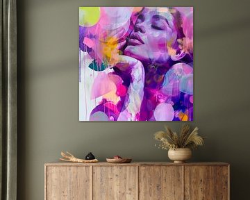 Serene Vrouw in een Explosie van Kleuren van Color Square