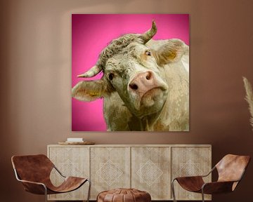 Malle koe in popart. Roze. van Alie Ekkelenkamp