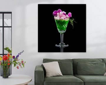 Helder groene cocktail met bloemen van Corrine Ponsen