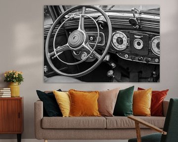 Nostalgische cockpit van een oude klassieke auto, zwart-wit fotografie van Animaflora PicsStock