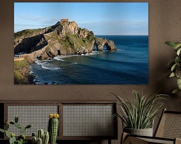 Uitzicht op San Juan de Gaztelugatxe in Spanje van Lensw0rld
