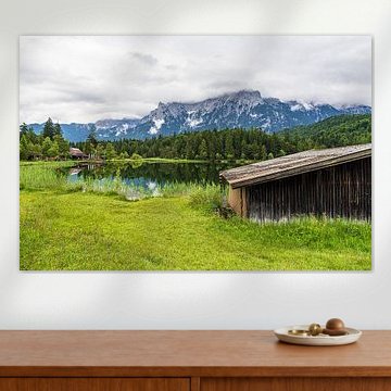 Blick über den Lautersee auf das Karwendelgebirge bei Mittenwal
