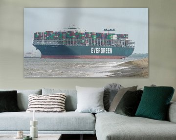 Containerschip Ever Globe van Evergreen. van Jaap van den Berg