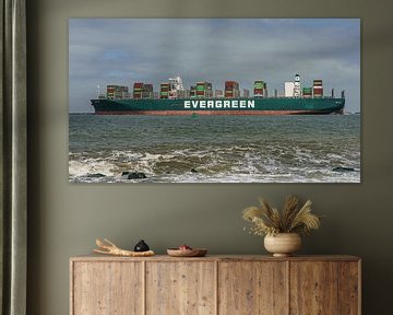 Containerschip Ever Globe van Evergreen. van Jaap van den Berg