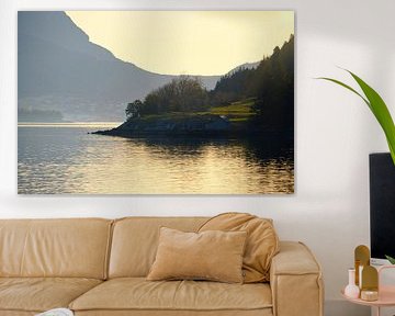 Fjord en Norvège au coucher du soleil sur Martin Köbsch