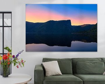 Fjord en Norvège au coucher du soleil sur Martin Köbsch