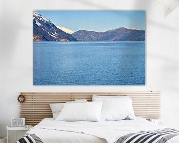 Fjord en Norvège avec un ciel bleu sur Martin Köbsch