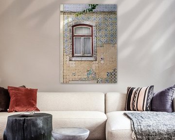 Hauswand in Lissabon mit schönen Kacheln