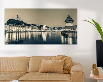 Luzern met de Kapelbrug bij nacht - monochroom van Werner Dieterich