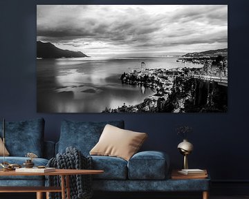 Montreux aan het meer van Genève in de avond - monochroom van Werner Dieterich